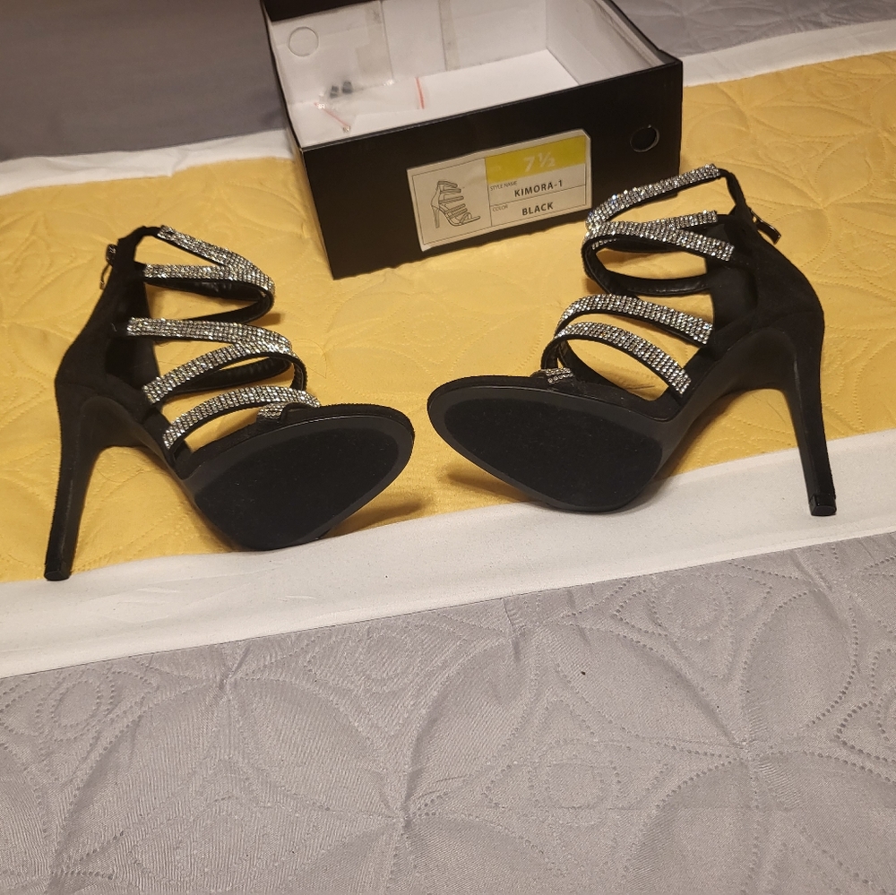 New Black size 7.5 heels w/rhinestone
